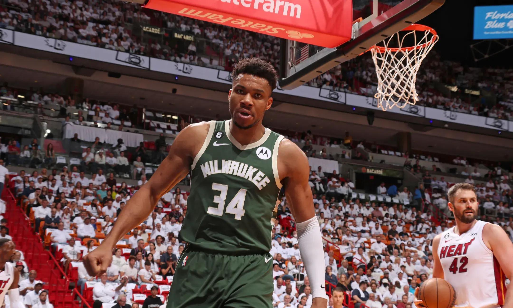 爱游戏体育-赛后密尔沃基雄鹿豪取连胜——意甲节点到来；压力陡增；年轻球员得到机会(意甲5连胜终结)